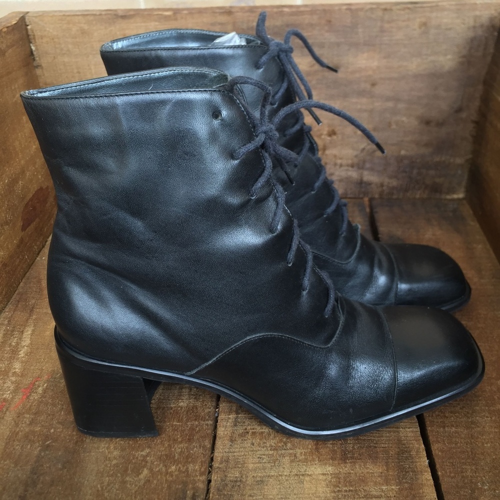 Connie Women Leather Fantasy Ankle Boots Black 6M